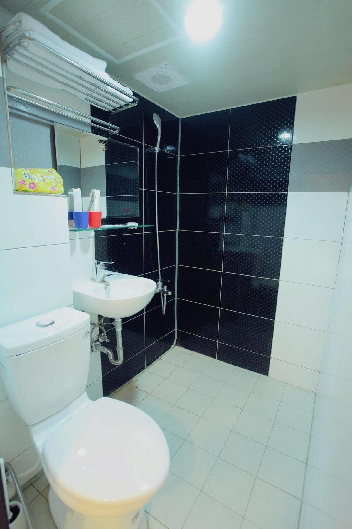Fundi Hotel Tainan Luaran gambar